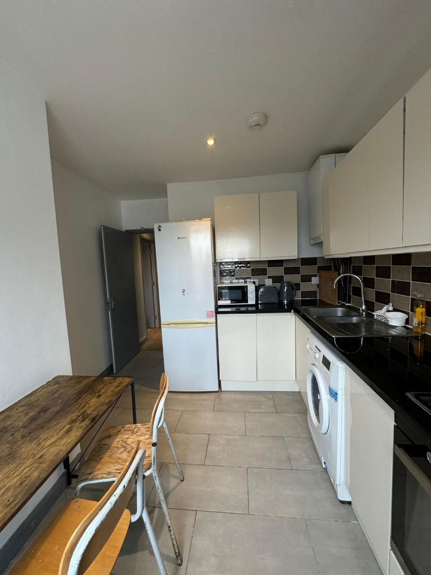 2 Bedroom Flat In Euston 2 Mins Away From Station, No Lift London Exteriör bild